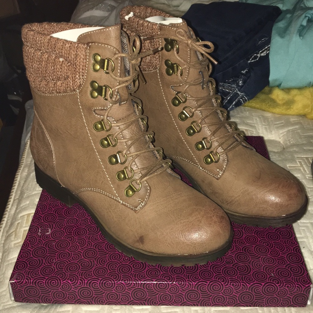 Refresh Taupe Suede Boots for women